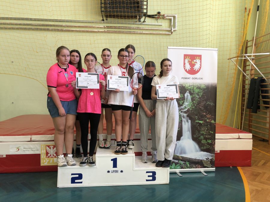 Powiatowe Drużynowe Zawody w Badmintona
